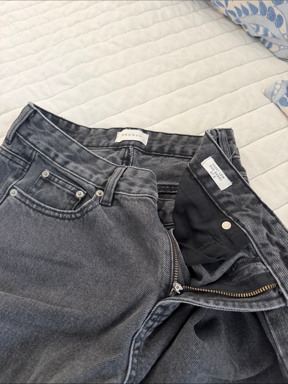 PacSun Casey Faded Charcoal High-Rise Jeans Size 27short NWOT